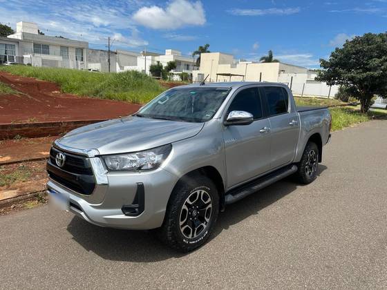 TOYOTA HILUX 2.8 D-4D TURBO DIESEL CD SRV 4X4 AUTOMÁTICO